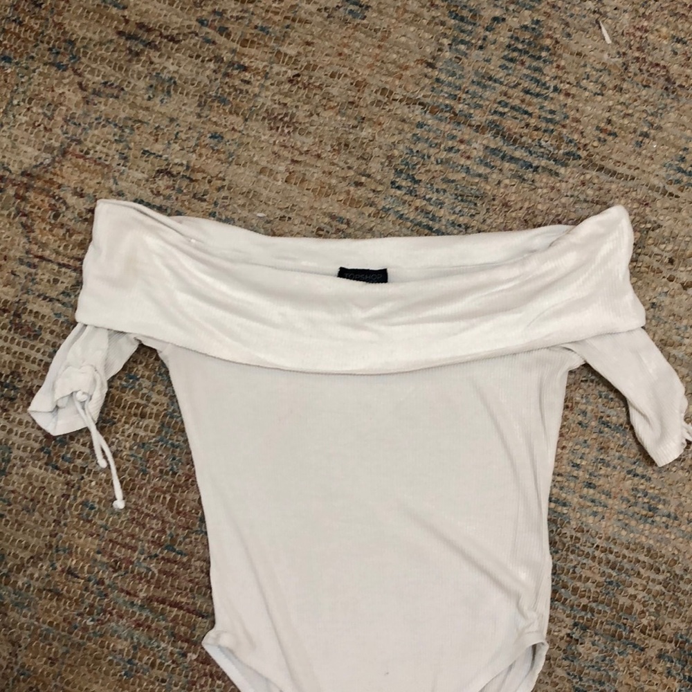 Top shop white off the shoulder body suit